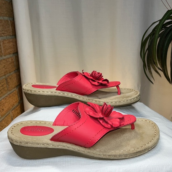 Croft & Barrow Sole(sense)ability soft red floral slip-on thong sandals 7.5 - Picture 3 of 9